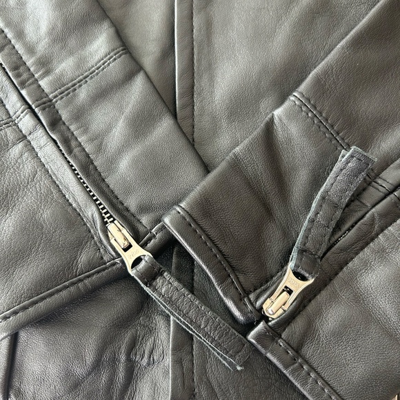 Leather jacket - Picture 8 of 9